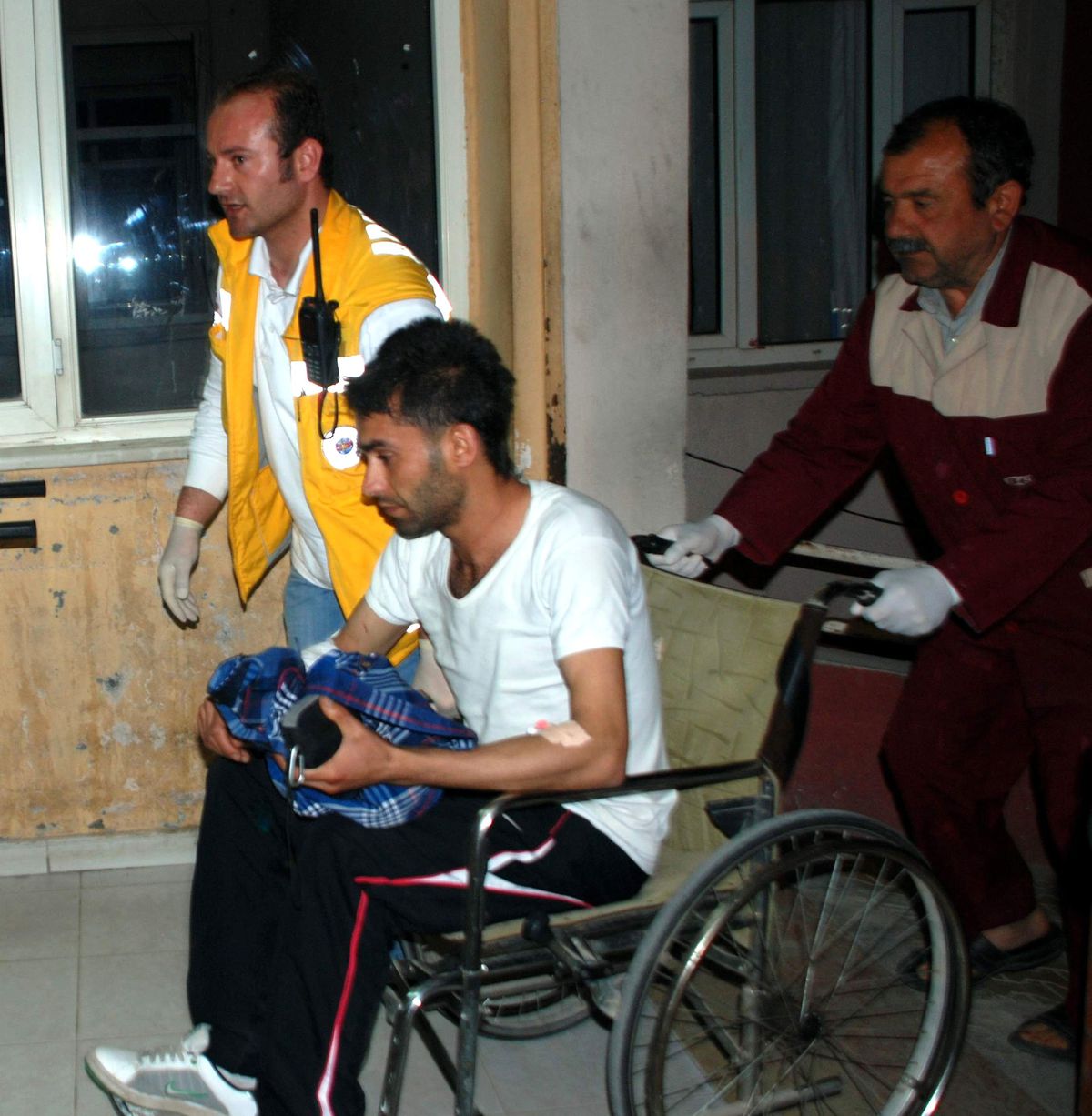 Otomobil Şarampole Yuvarlandı: 4 Yaralı