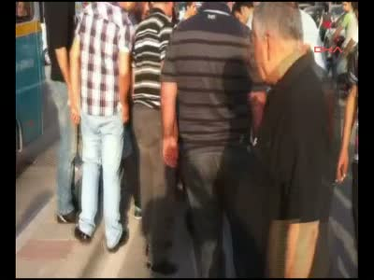 Otomobilin Kapısına Çarpıp Yaralandı