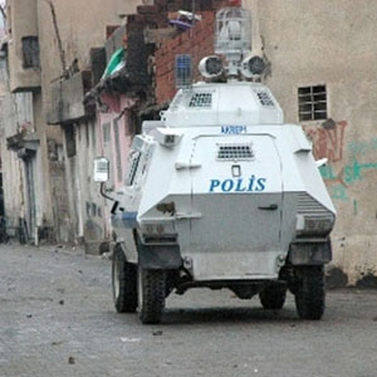 Siirt\'te Polis ve Askerin Uyarı Ateşi Panik Yarattı