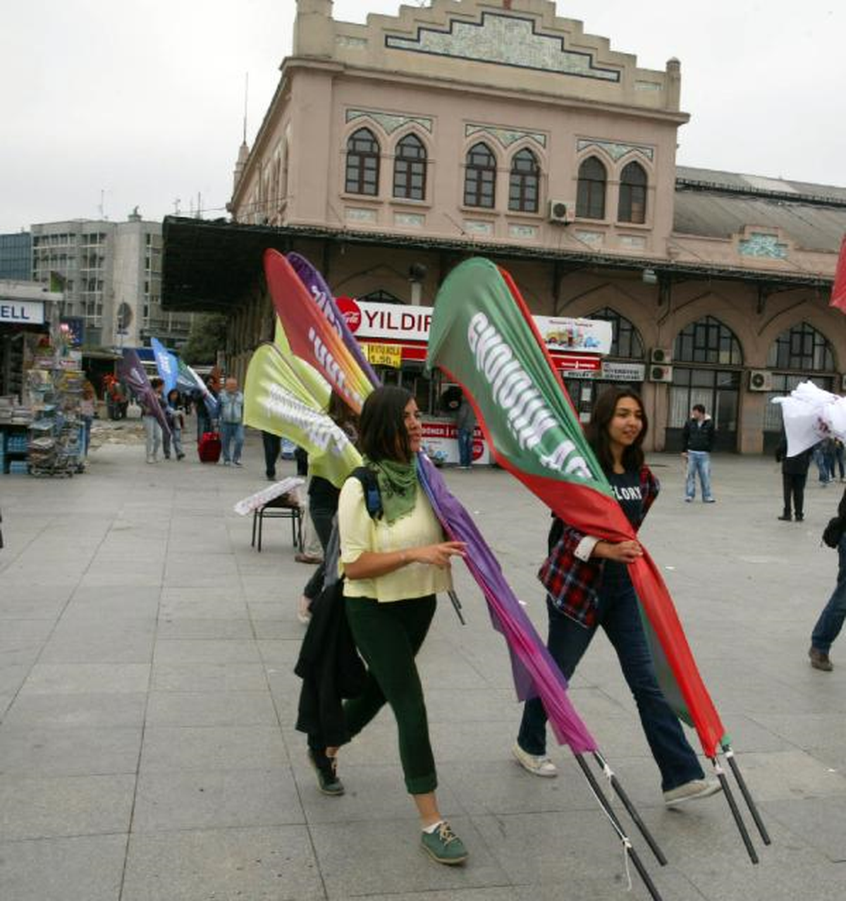 Taksim'de 1 Mayıs Kutlamalarına Katılan Gruplar Kadıköy'den Yola Çıktı