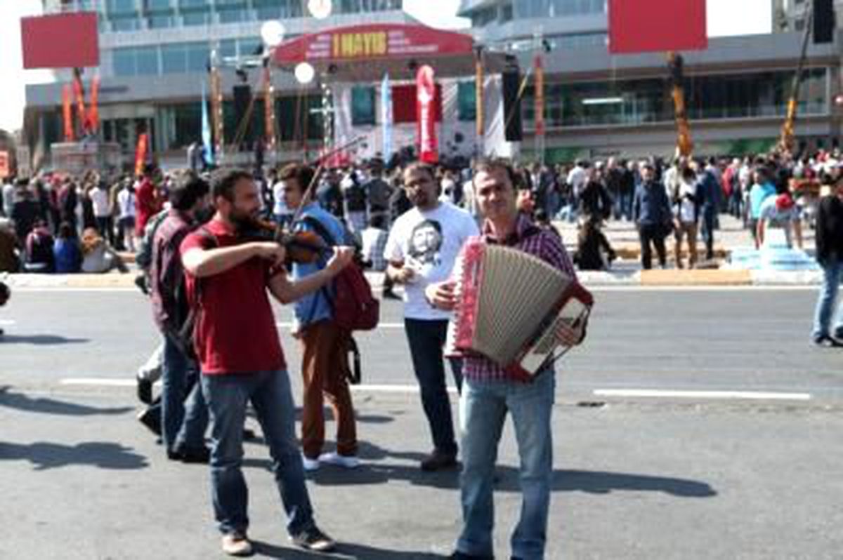 Taksim\'de Gruplar Erken Dağılmaya Başladı