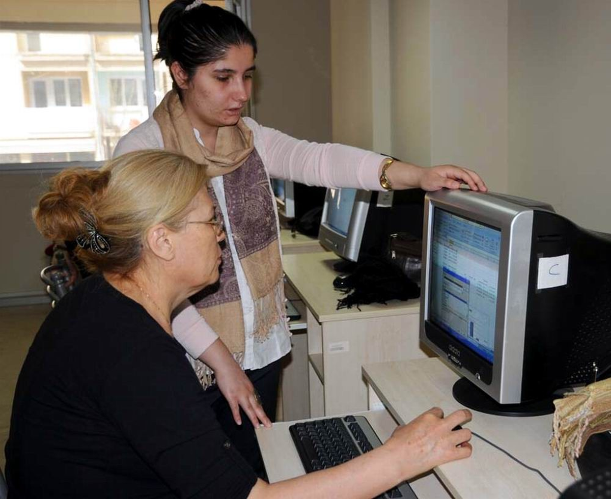 Tepebaşı\'nda Bayanlar Beldeevlerinde Açılan Kurslara İlgi Gösteriyor