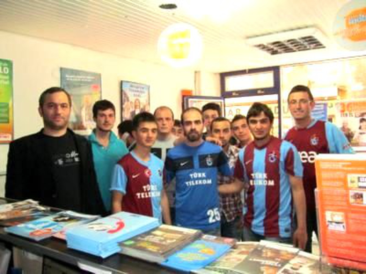 Trabzonspor Taraftarları Platini\'ye Faks Çekti