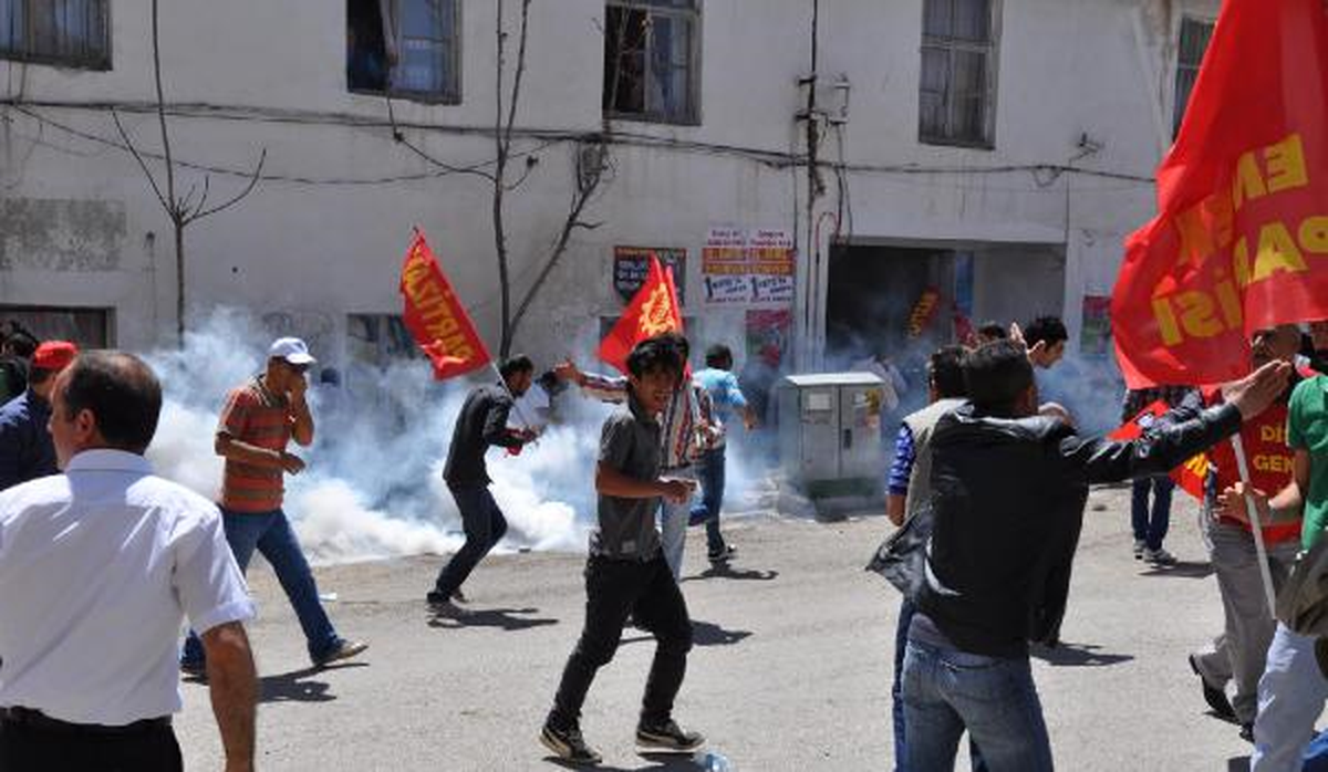 Tunceli\'de Olaylı 1 Mayıs: 16 Yaralı