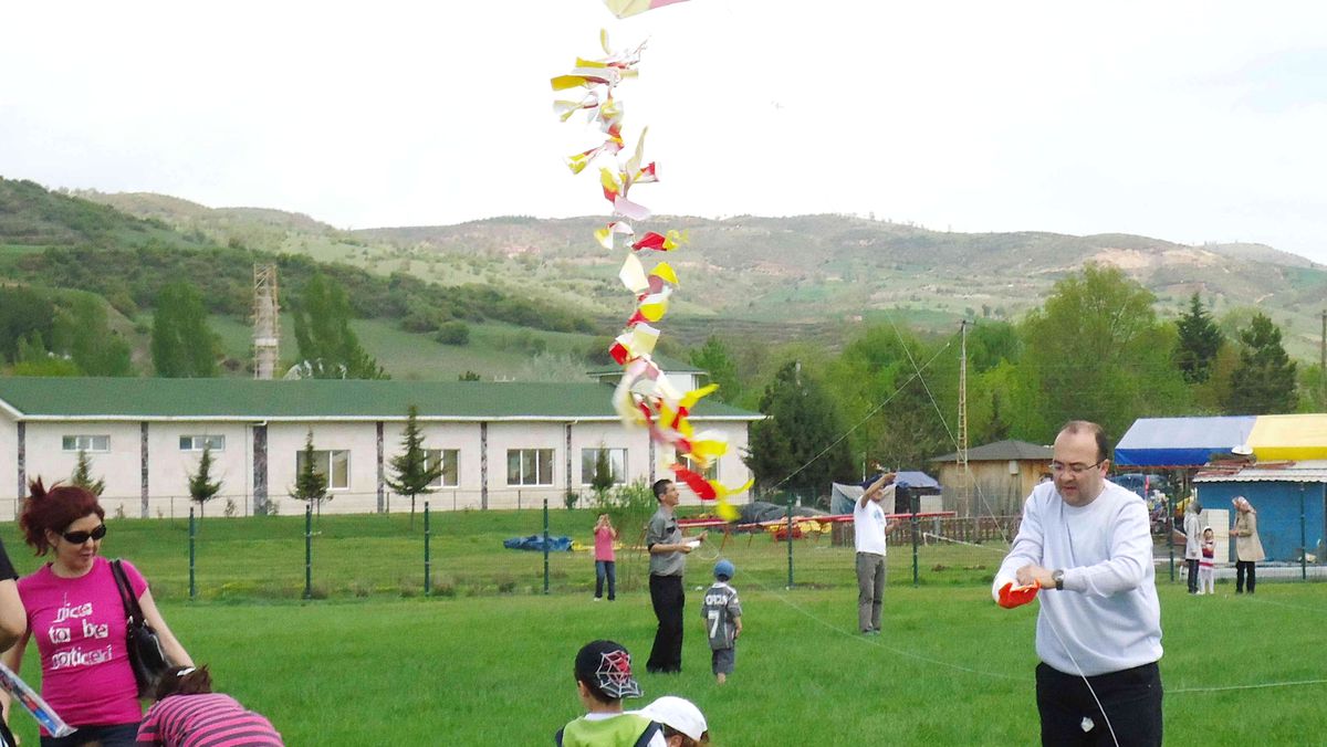 Uçurtmaları Çocuklar Yerine Büyükler Uçurdu