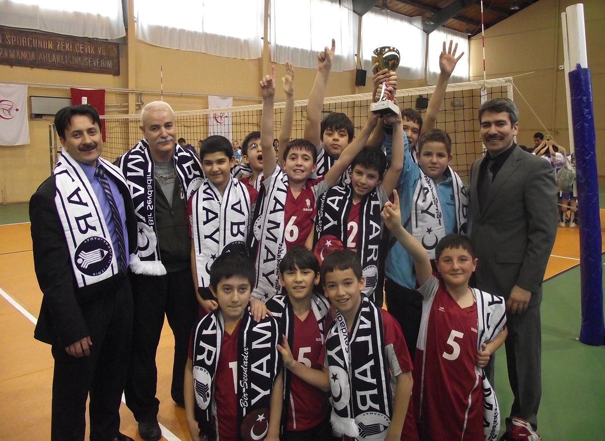 Yamanlar, Voleybol ve Basketbol\'da Türkiye Finallerinde