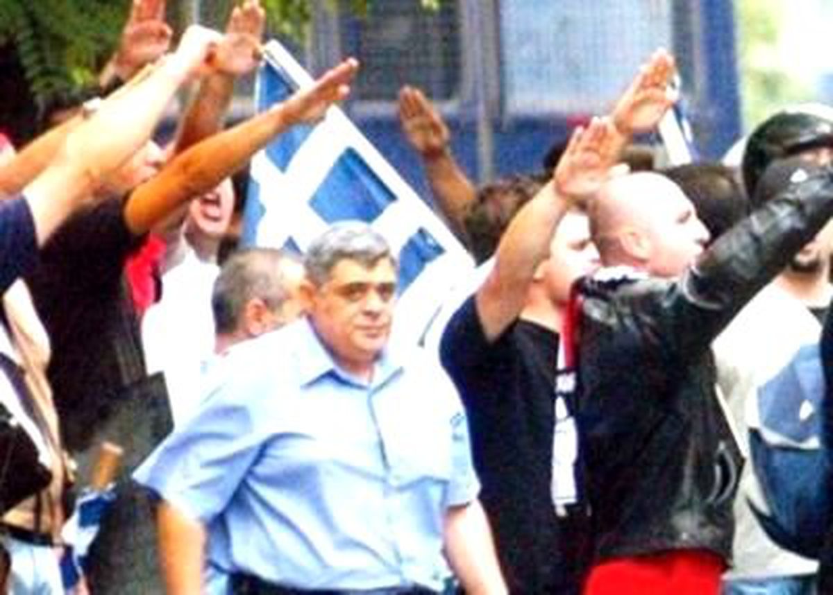 Yunan 'Führer' Meclise Yürüyor