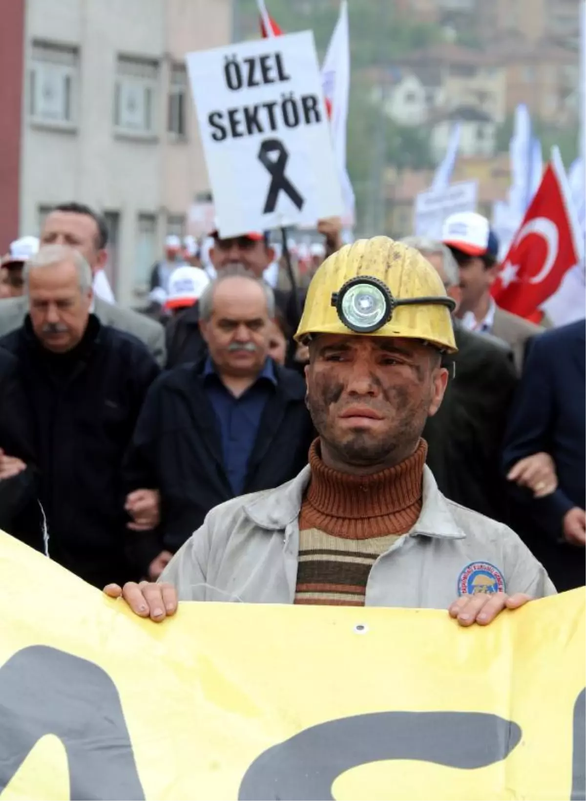 Zonguldak\'ta 1 Mayıs Kutlamasında 5 Bin Kişi Yürüdü