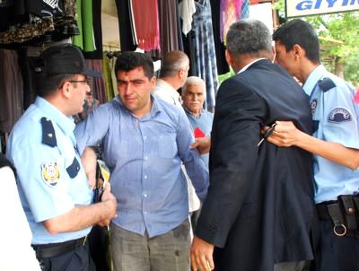 Adıyaman\'da Biber Gazlı ve Sopalı Kavga: 1 Yaralı