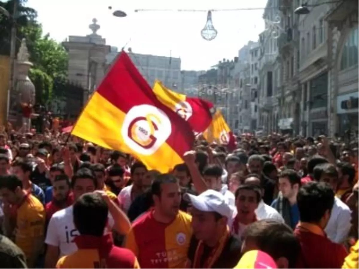 Afyonkarahisar'da Galatasaray Taraftarlarından Protesto