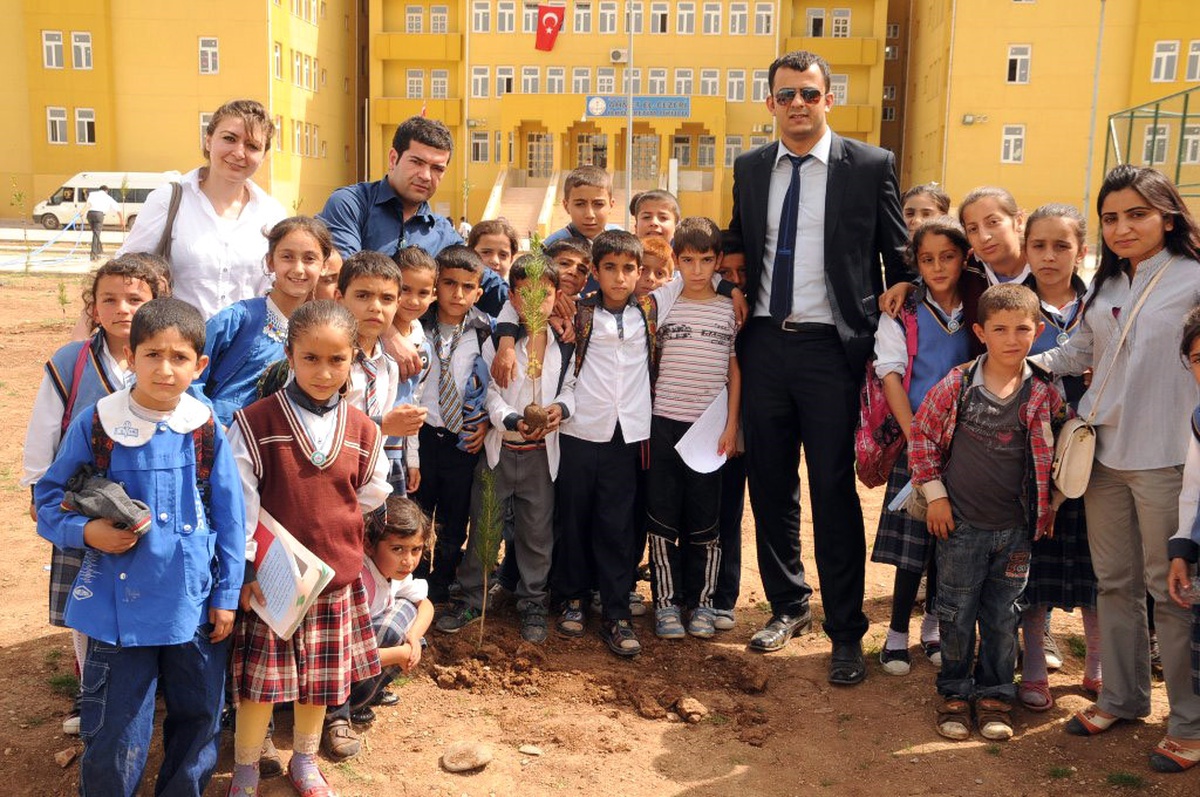 Ahmet El-Cezeri Öğrencileri 150 Fidanı Toprakla Buluşturdu