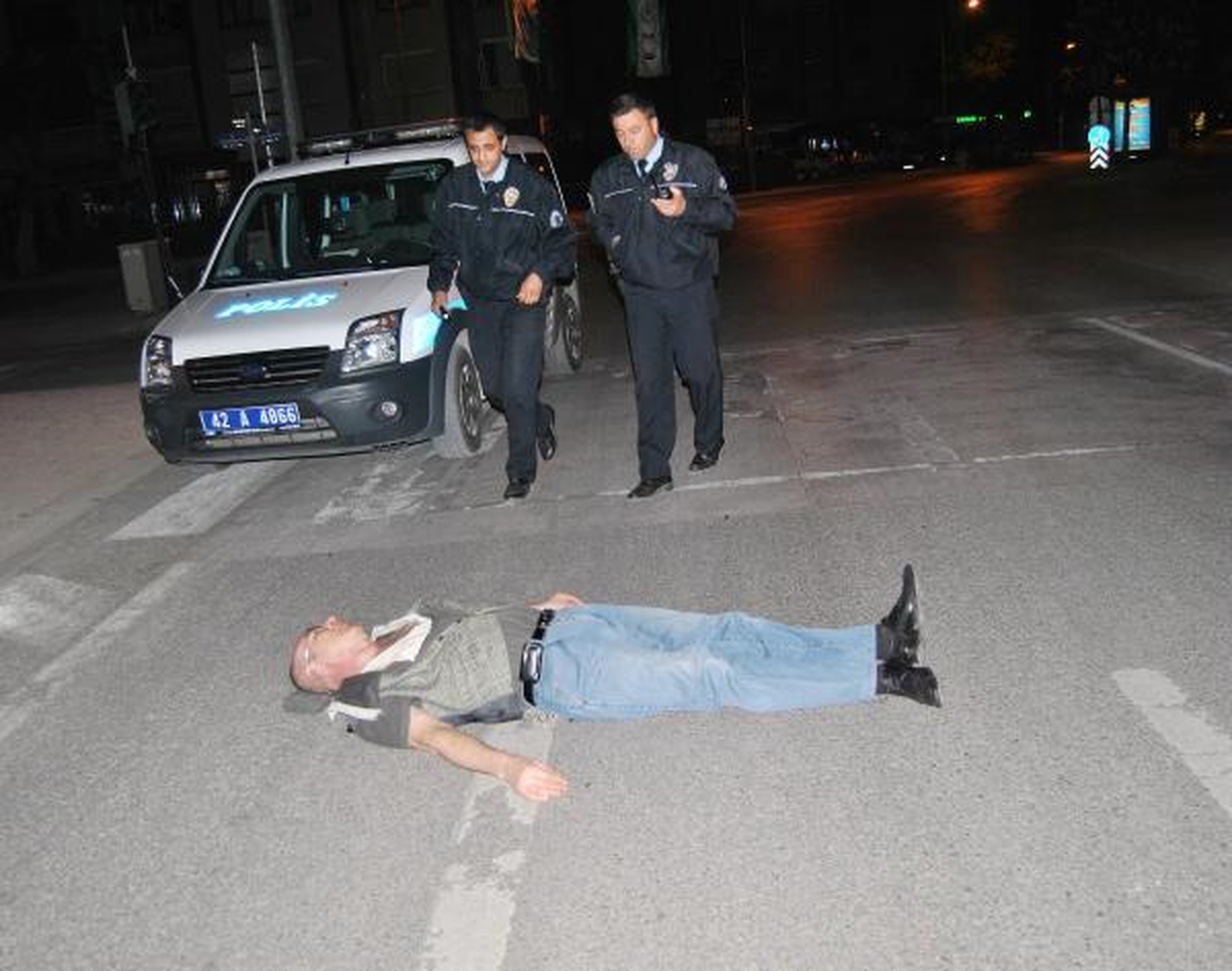 Yol Ortasında Sızıp Kaldı