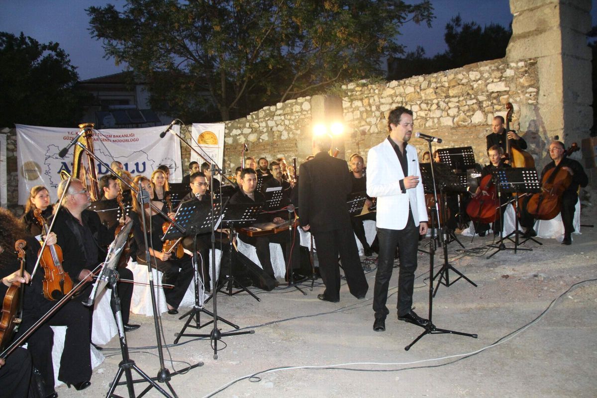 Anadolu Flarmoni Orkestrası Akhisar'da Konser Verdi