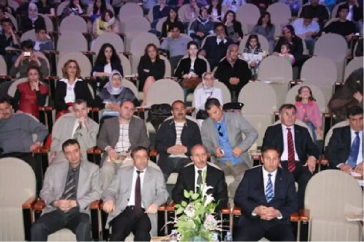 Anayasa\'ya Genç Bakış Sempozyumu