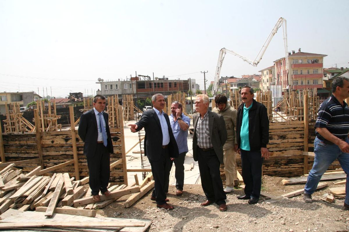Başkan Dişli, Hızırtepe Kapalı Modern Semt Pazaryeri\'nde Yürütülen Çalışmaları İnceledi