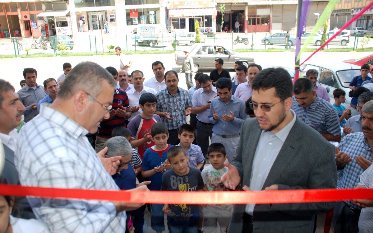 Bayanlar Organize Etti, Kocaları Açılışı Yaptı