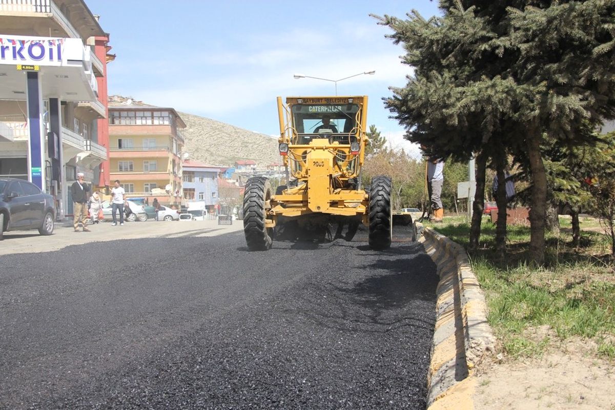 Bayburt\'ta Asfaltma Çalışmaları Aralıksız Sürüyor