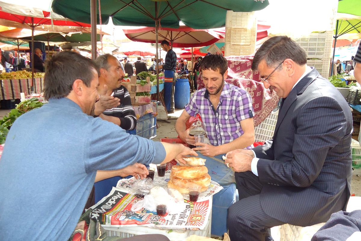 Belediye Başkanı Faruk Akdoğan Halkla