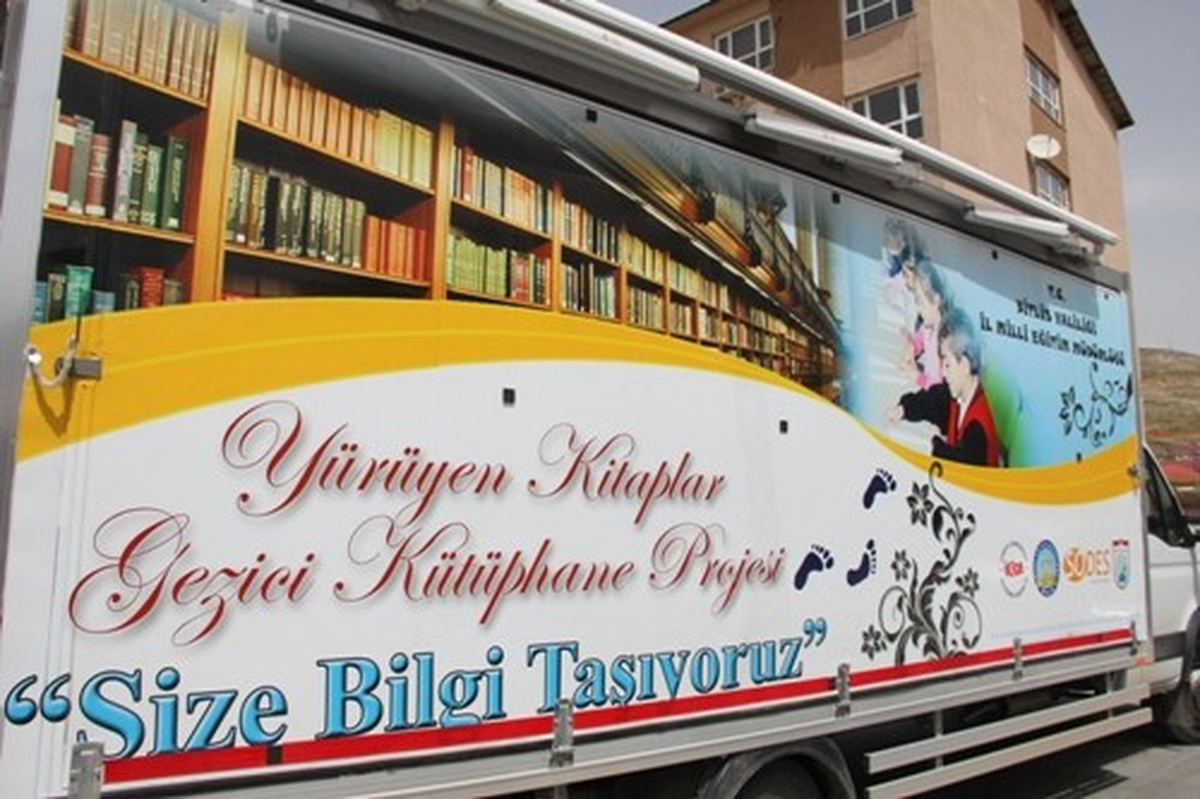 Bitlis Valisi Nurettin Yılmaz Gezici Kütüphaneyi İnceledi