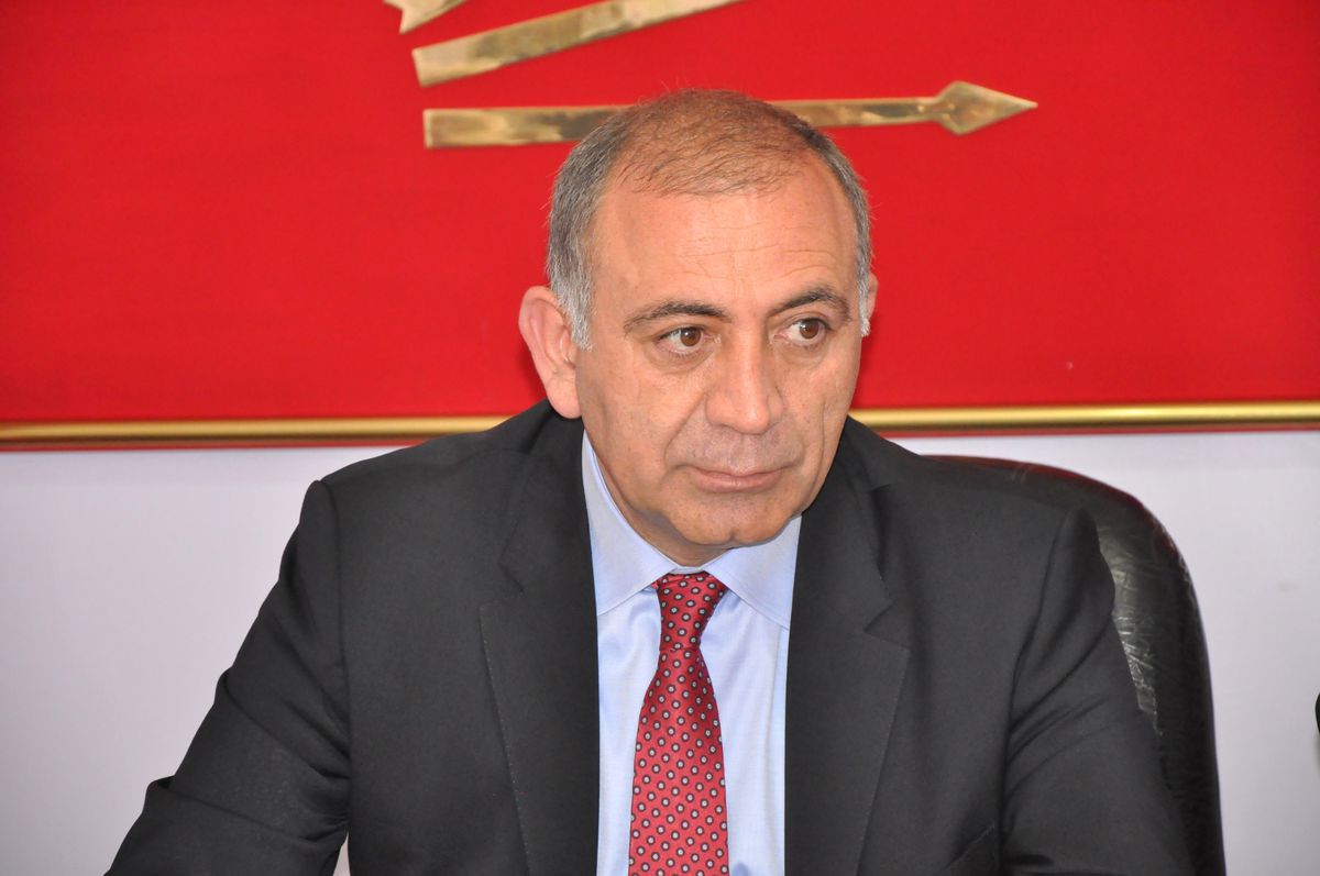 CHP Genel Başkan Yardımcısı Tekin, 5 İşçinin Gölette Öldüğü Aşkale\'de Taziye Ziyaretinde Bulundu