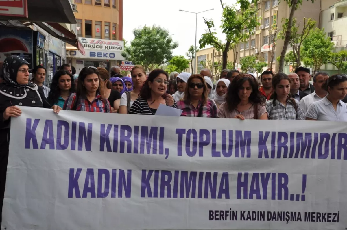 Cinsel İstismar Davası Protesto Edildi