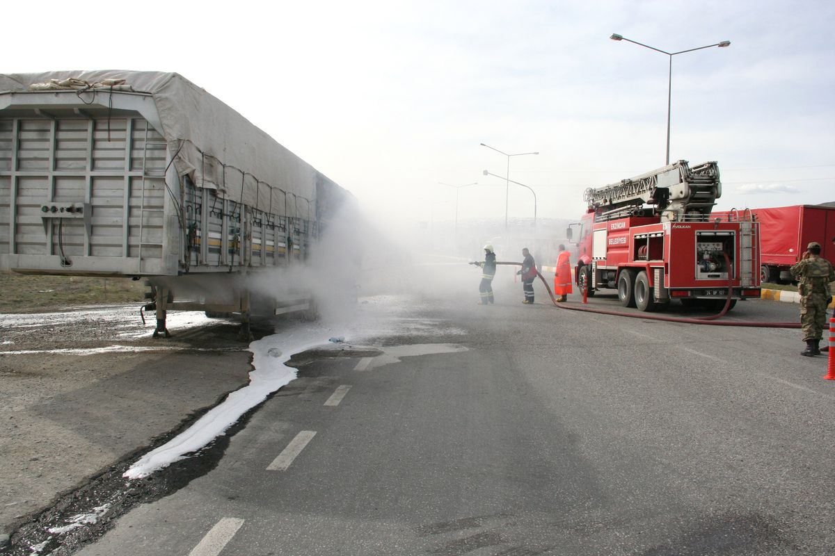 Erzincan\'da Tır Yangını