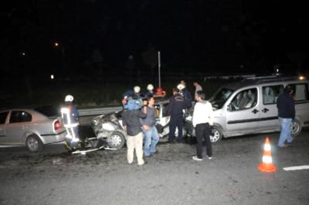 Esenler\'de Trafik Kazası: 4 Yaralı