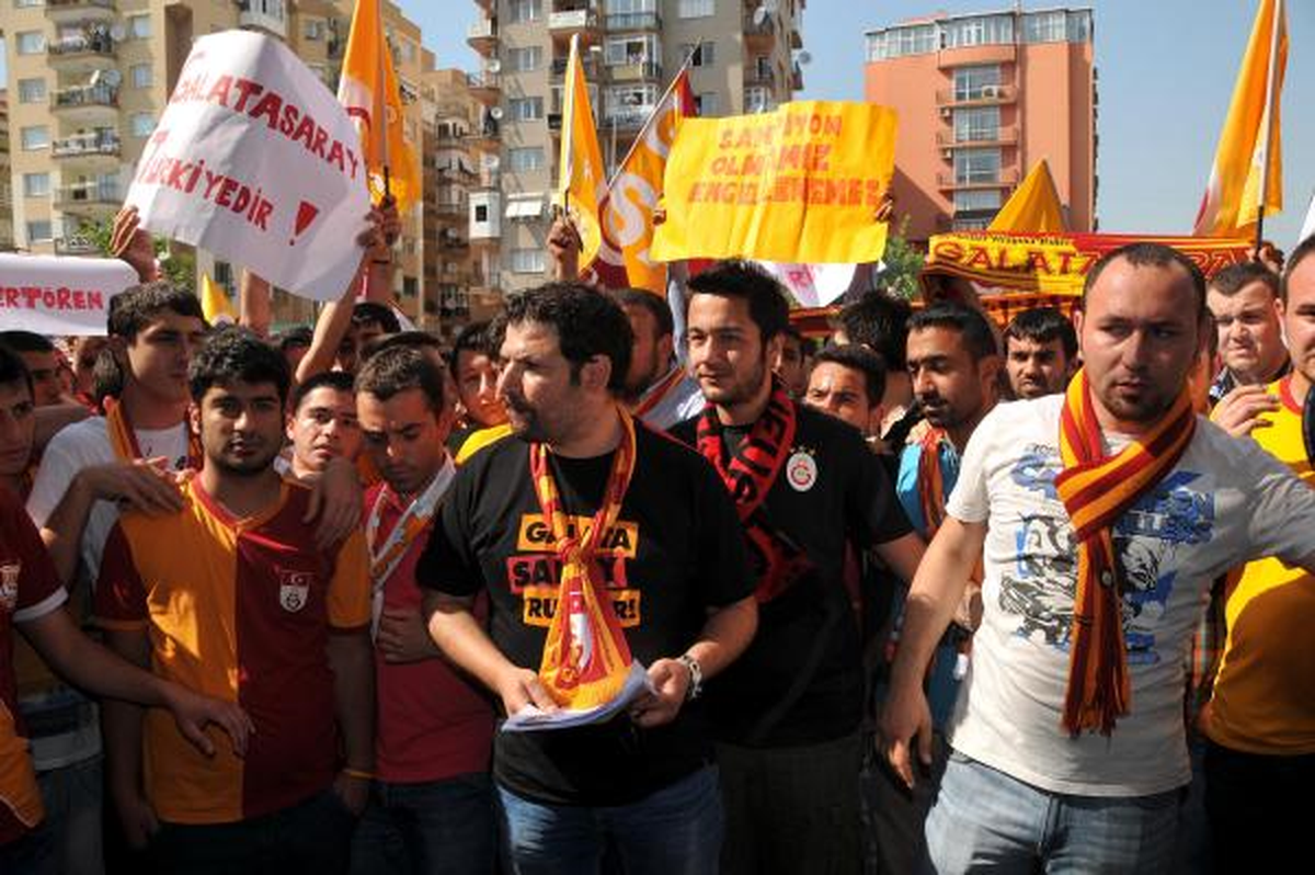 Galatasaray\'dan İzmir\'de Protesto