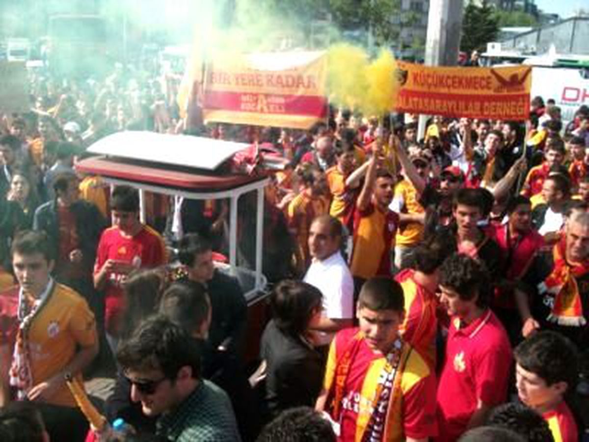 Galatasaray\'dan İzmir\'de Protesto