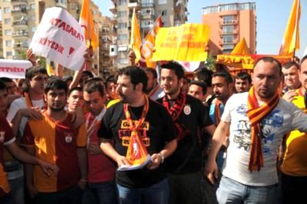 Galatasaraylı Taraftarlardan Protesto