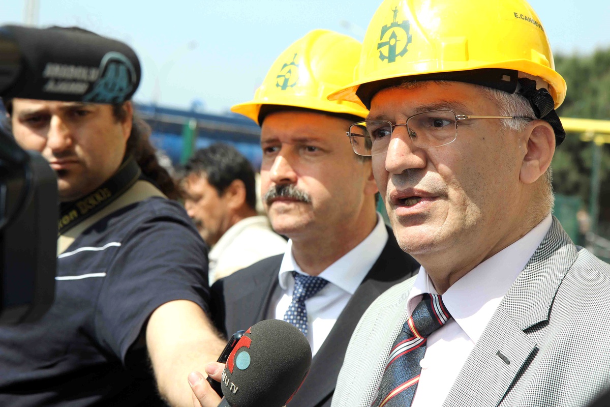 Jandarma Lojmanlarının Yıkımına Başlandı