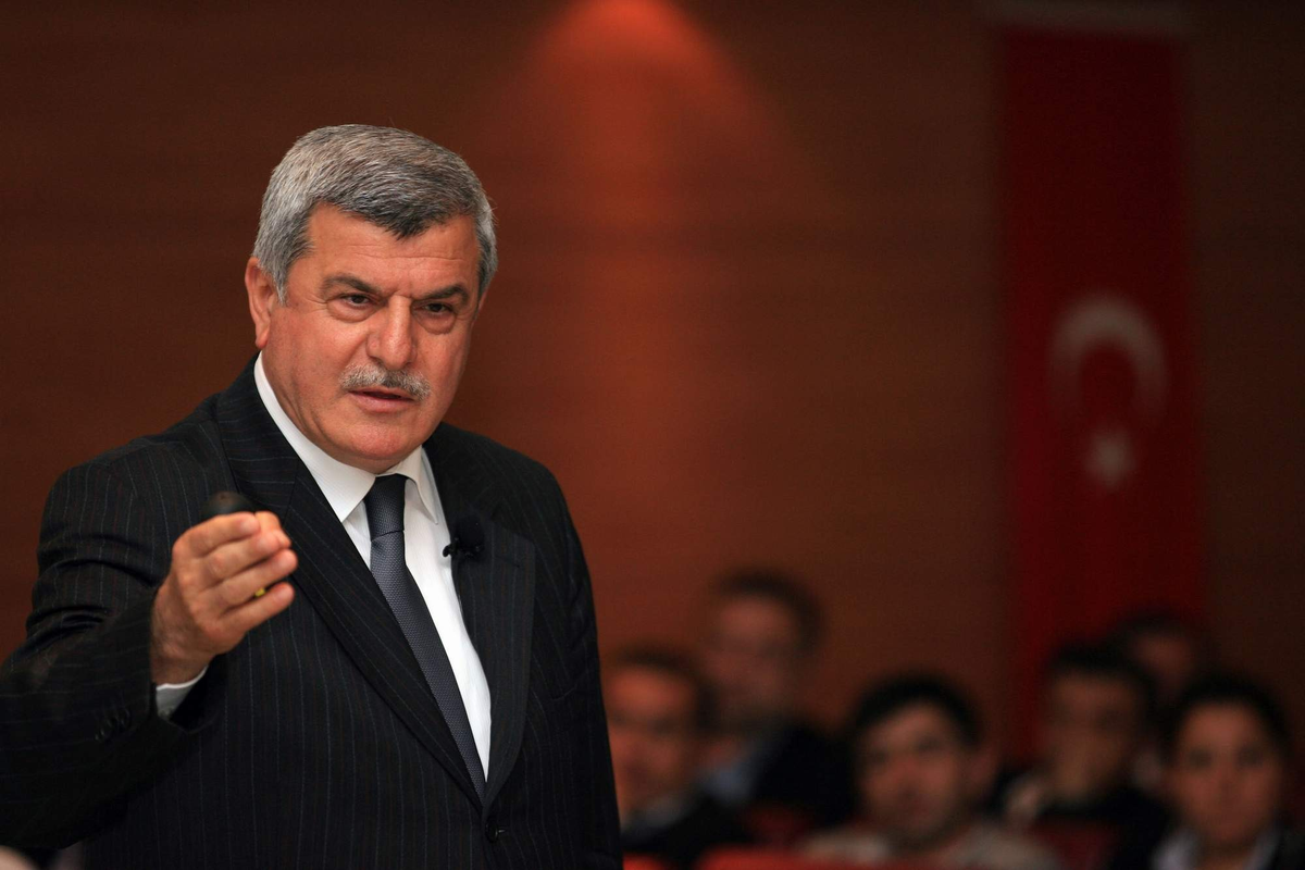 Karaosmaonğlu Siyaset Akademisi\'nde Ders Verecek
