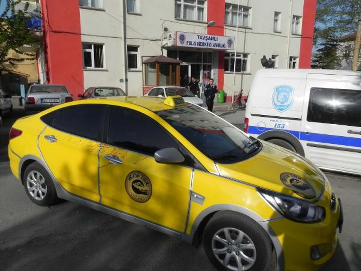 Kendisini Bıçaklayan Baba ile Oğullarını Tabancayla Yaraladı