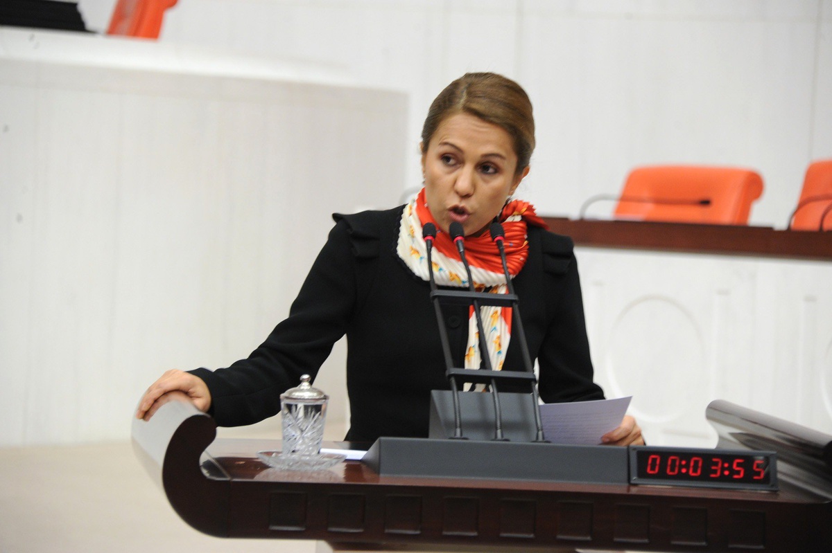 Komisyon 'Sanal Alemi' Masaya Yatırdı