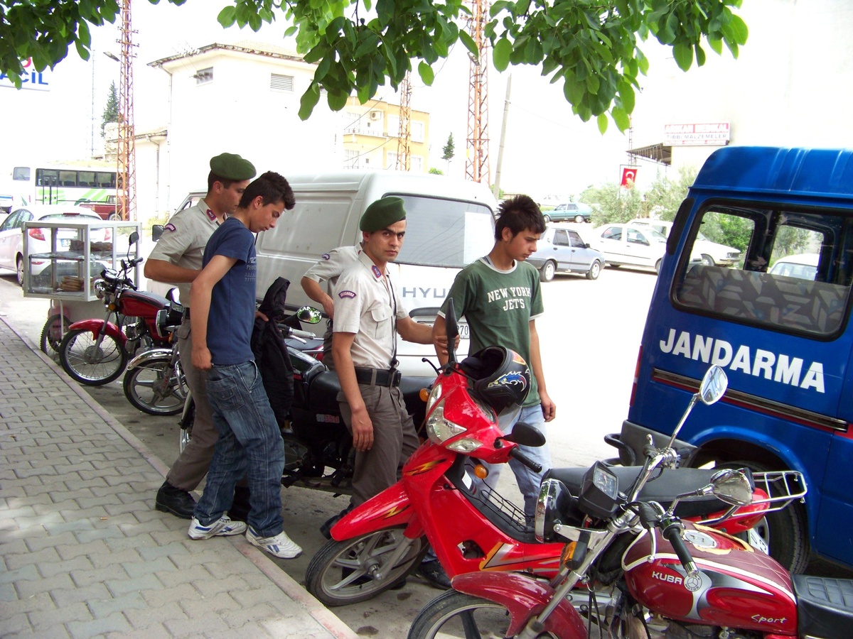 Motosiklet Çalan 2 Kişi Yakalandı