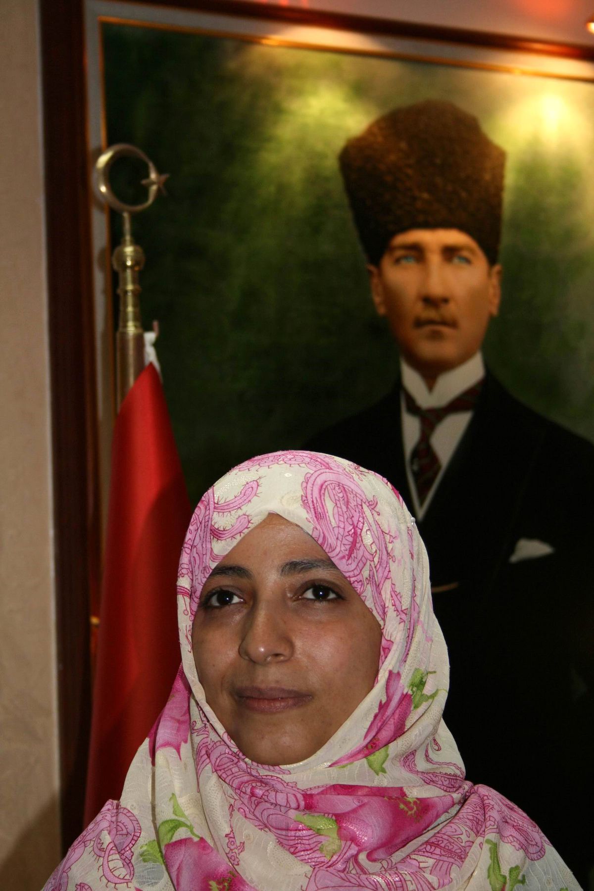 Nobel Barış Ödülü Sahibi Yemenli Karman, Suriyeliler ile Esad'ı Protesto Etti