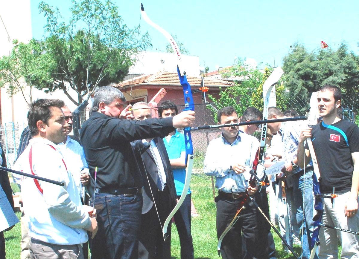 Protokolün Okçuluk Merakı
