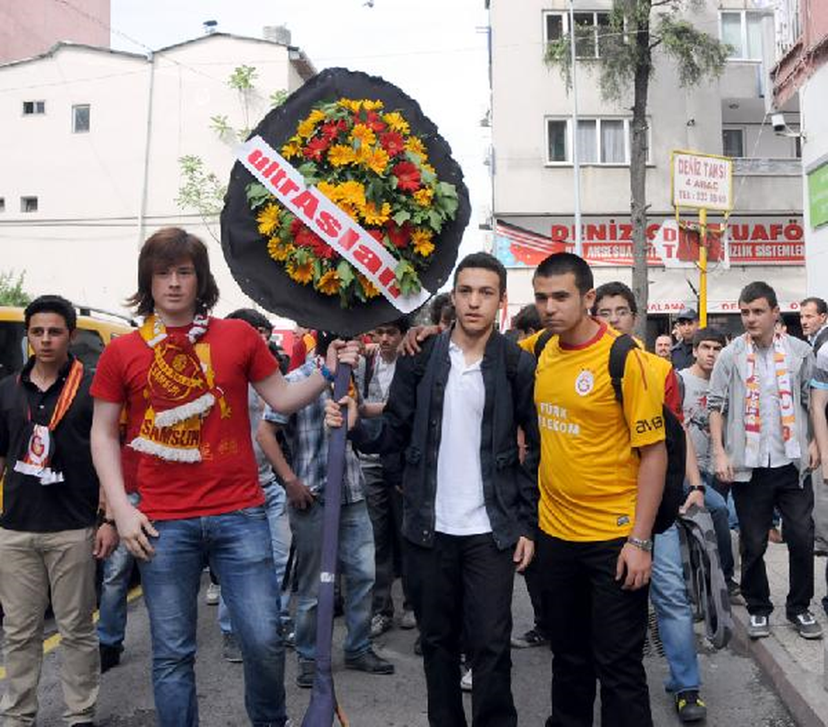 Samsun\'da Galatasaray Taraftarından Siyah Çelenk