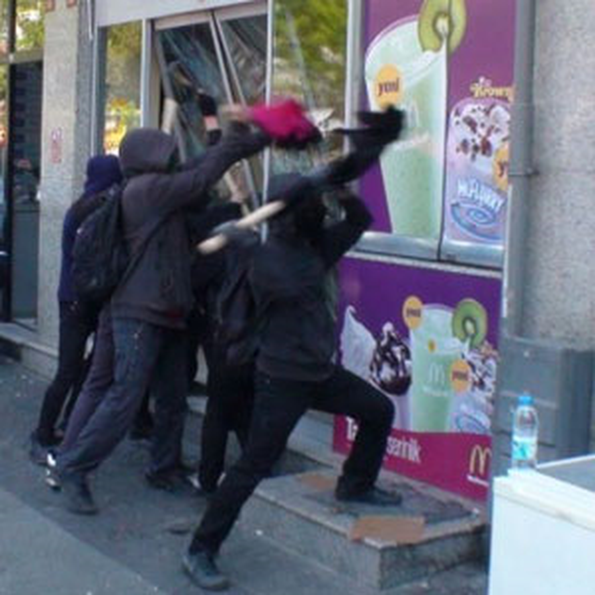 Şişli\'de 1 Mayıs\'ın Yaraları Sarılıyor