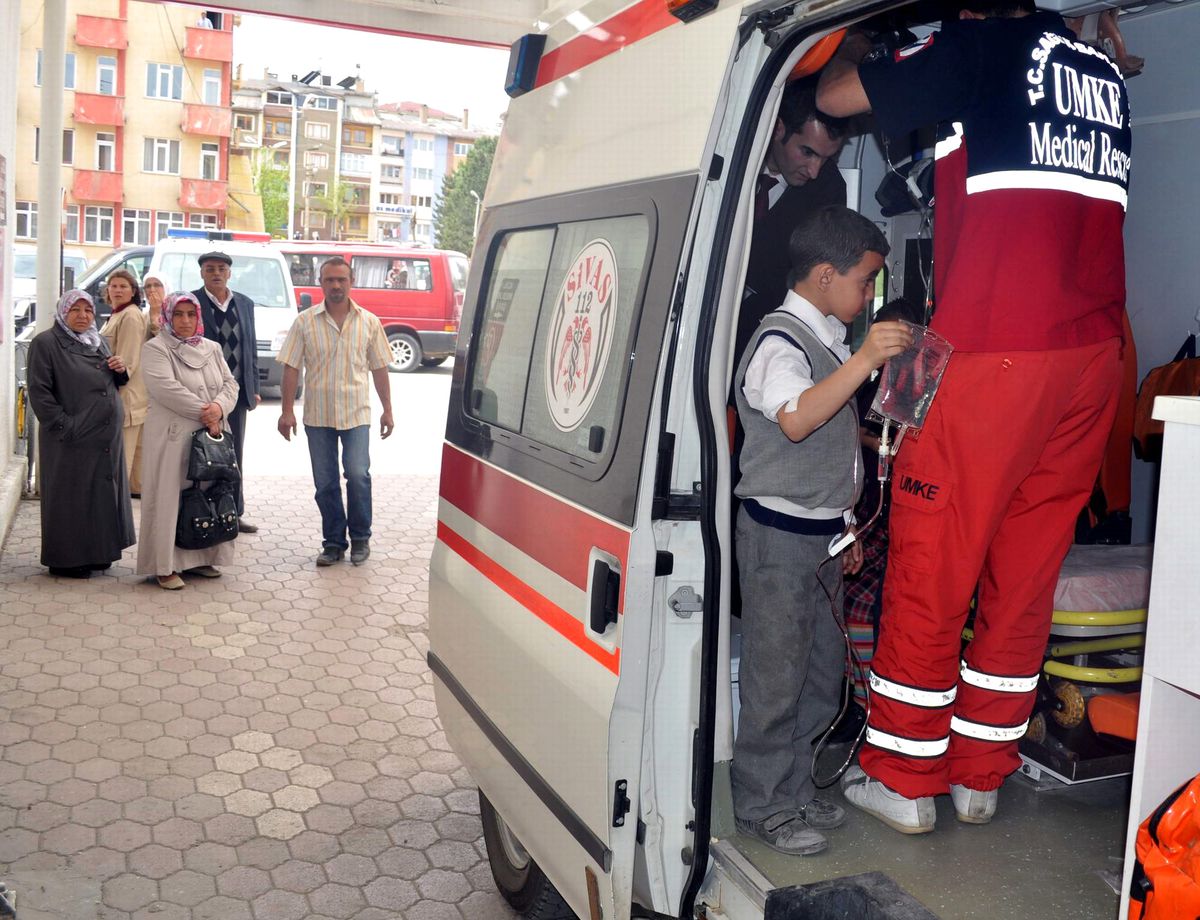 Sivas'ta Öğrenciler Sütten Zehirlendi