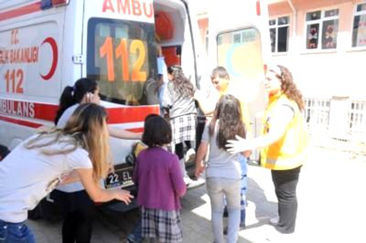 Sivas\'ta Sütten Zehirlenen Öğrenciler Hastaneye Kaldırıldı