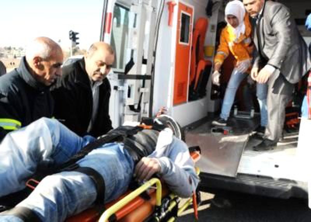 Siverek\'te İki Otomobil Çarpıştı: 4 Yaralı