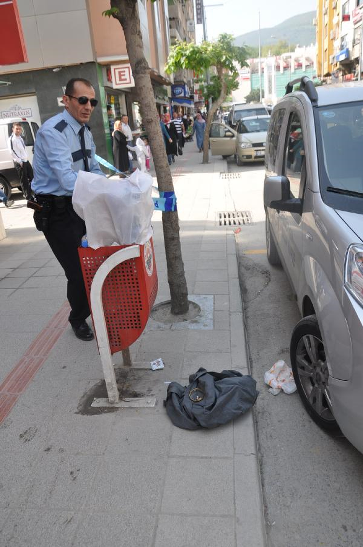 Şüpheli Paketten Mont, Bilezik ve Yüzük Çıktı