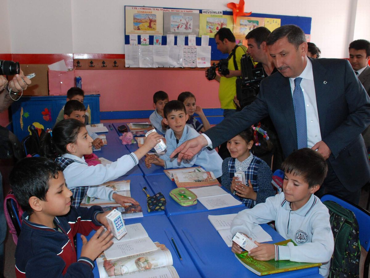 Tokat\'ta 57 Bin Öğrenciye Süt Dağıtıldı