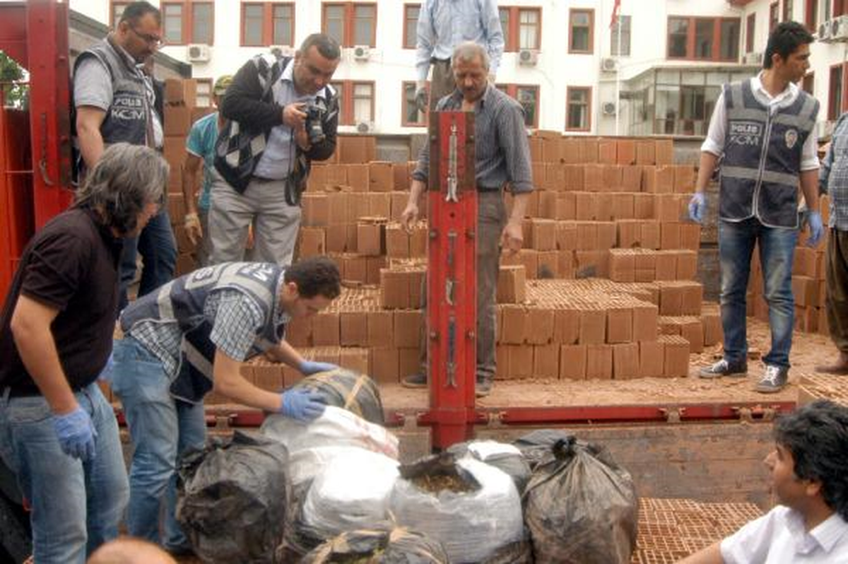 Tuğla Yüklü Kamyonda 75 Kilo Esrar Ele Geçti