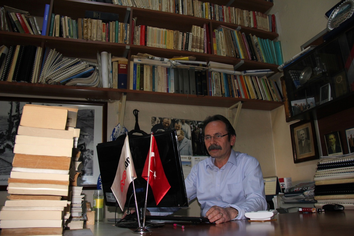 Tüp Satışı Yapan Yerel Tarihçi Araştırmalarıyla Dikkat Çekiyor