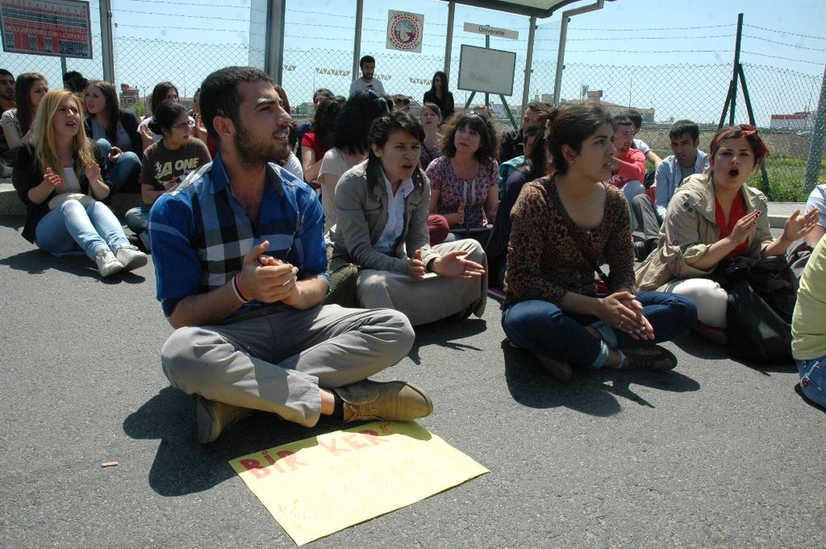 Üniversite Öğrencilerinden "Formasyon" Eylemi
