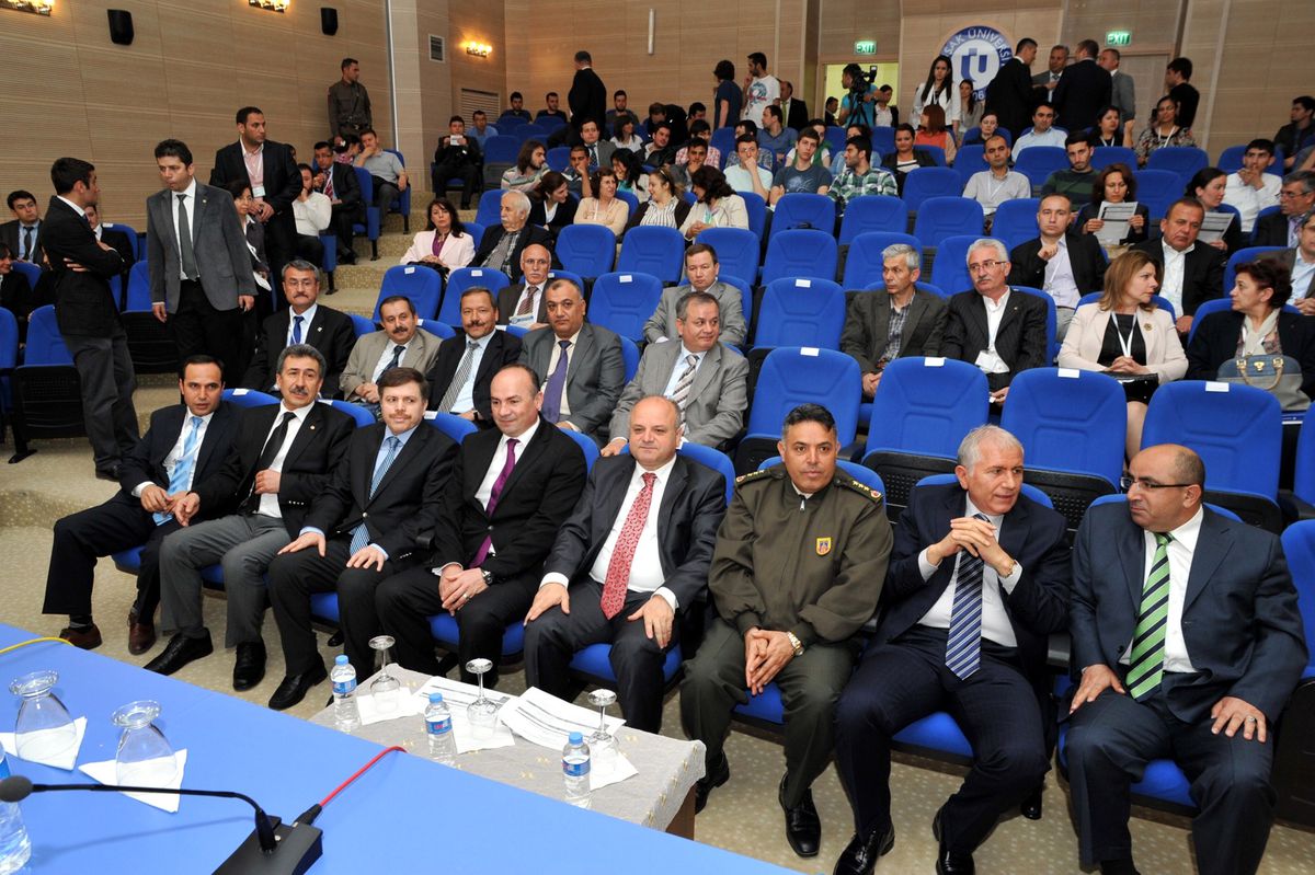 Uşak Üniversitesi'ndeki '1 Ulusal Geri Kazanım Kongresi ve Sergisi' Başladı