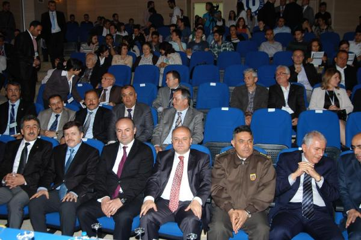 Uşak Valisi \'Geri Kazanım Kongresi\'ne Katılımın Az Olmasına Üzüldü