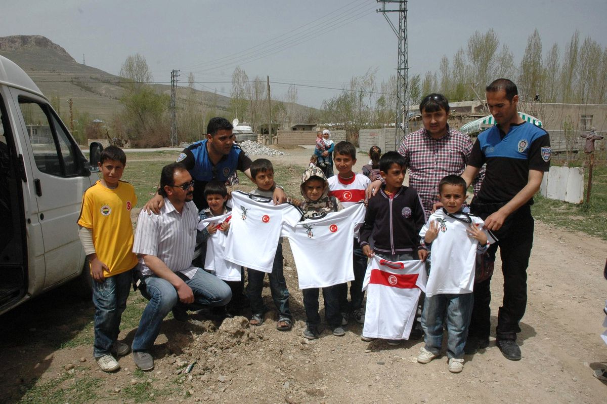 Van\'da \'Polis Amca ile Mini Sokak Futbol Turnuvası\' Projesi